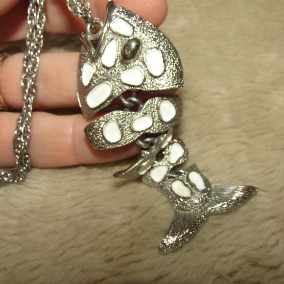 Vintage Jonette Jewelry skeletal fish necklace - Picture 3 of 7